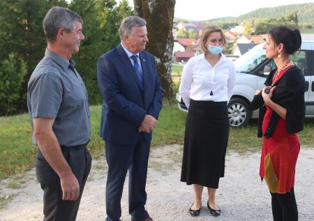 Podpis namere za digitalizacijo arhiva ljudskih pesmi Notranjske 01 FOTO LJUBO VUKELIČ